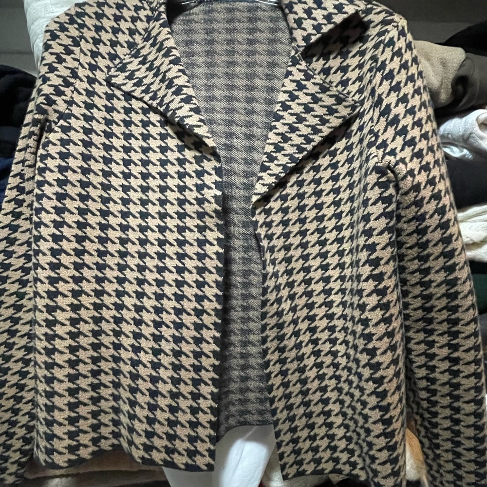 Tahari Black and Tan Houndstooth Jacket